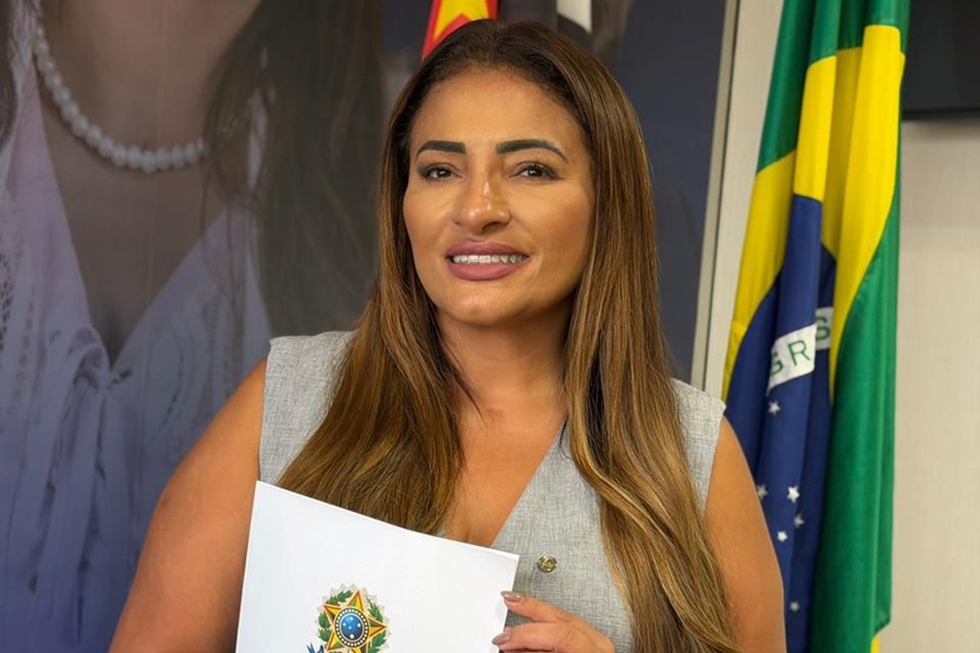 Após projeto Bandeira Rosa de Ely Santos começar a tramitar, Uber anuncia função “Uber Mulher”